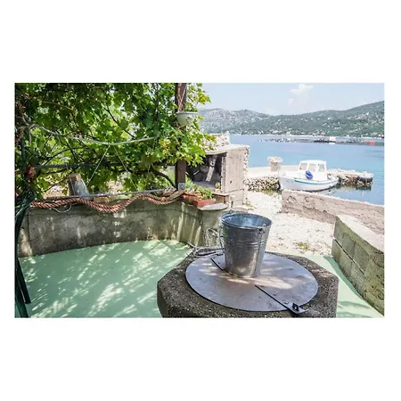 2 Bedroom Lovely In Zizanj Holiday home *