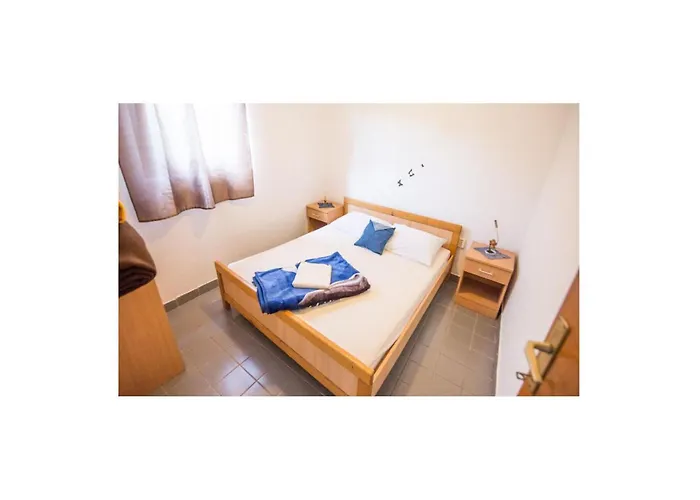 Дом отдыха 2 Bedroom Lovely In Zizanj Rivanj